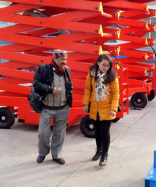 印度客戶來(lái)考察,采購(gòu)升降機(jī) 印度客戶來(lái)考察,采購(gòu)升降機(jī)