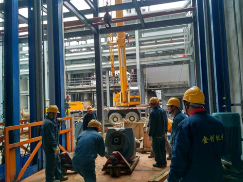 28米液壓升降平臺(tái)調(diào)試中 28米液壓升降平臺(tái)調(diào)試中