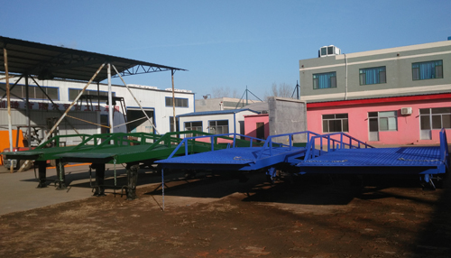 移動(dòng)登車橋 移動(dòng)登車橋